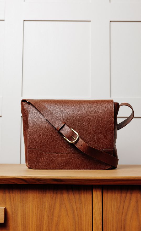Besace en cuir grainé — Fabriquée en France