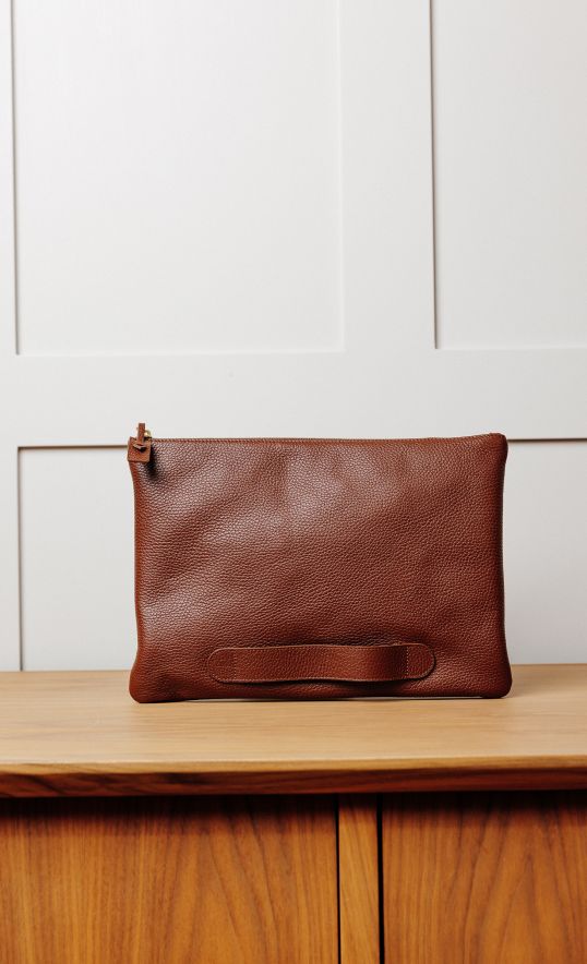 Pochette zippée en cuir grainé — Fabriquée en France