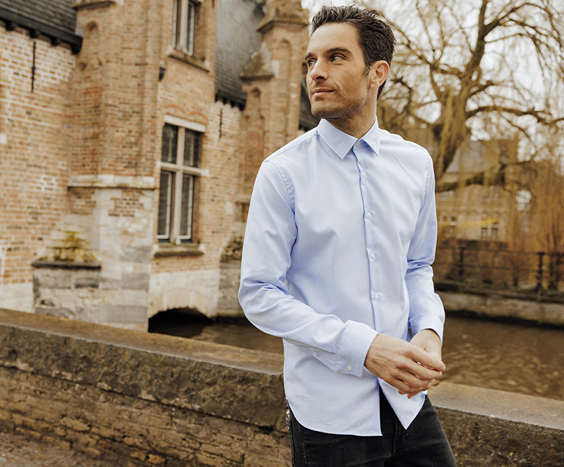 Chemise ACROSS Slim Fit pliée à plat